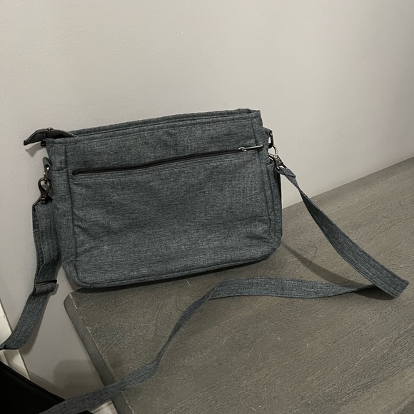 Lug crossbody grey with black pocket purse - Picture 2 of 3